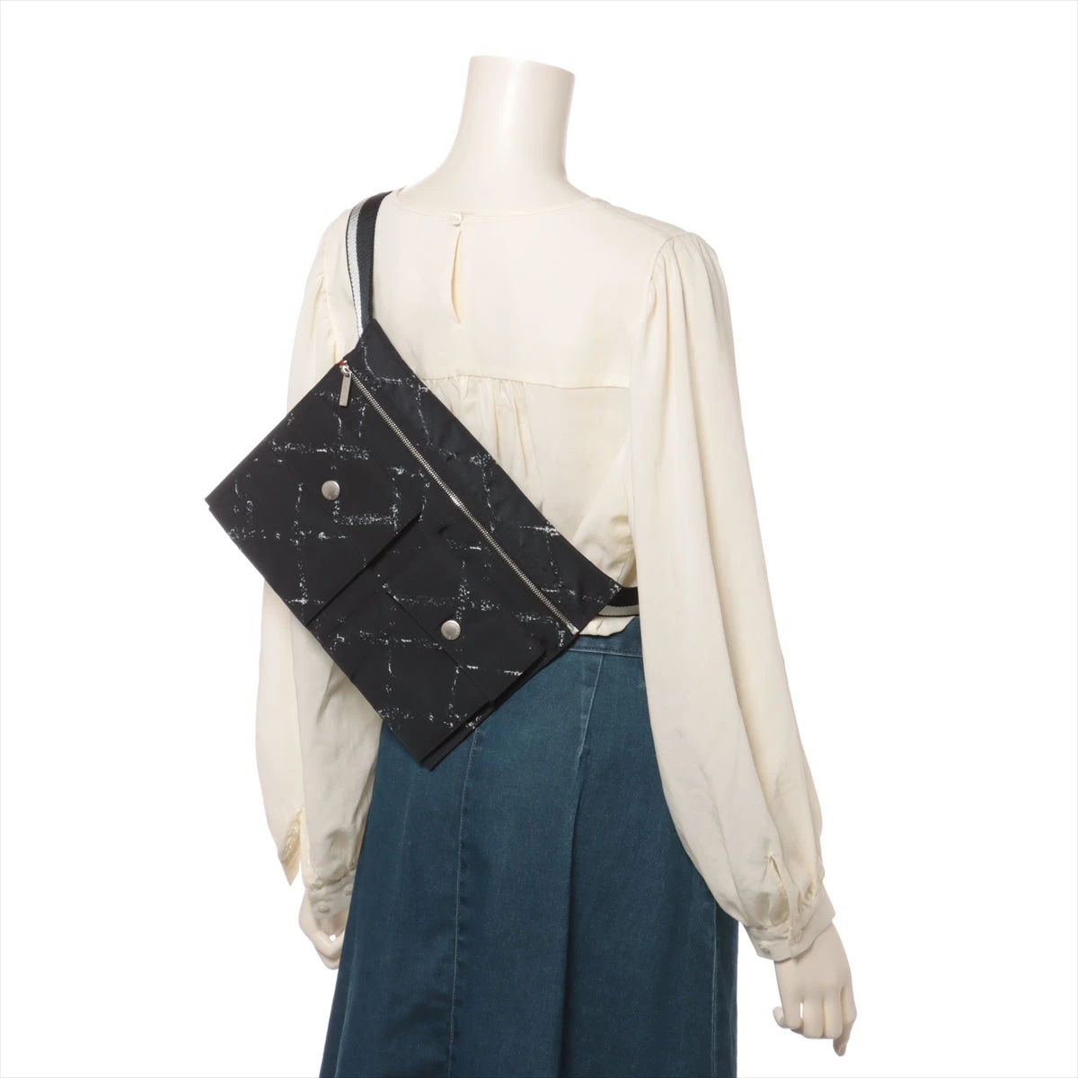 萌え☆美品☆ シャネル 旧トラベルライン ウエストポーチ ナイロン 萌え様専用☆美品☆ シャネル 旧トラベルライン ウエストポーチ