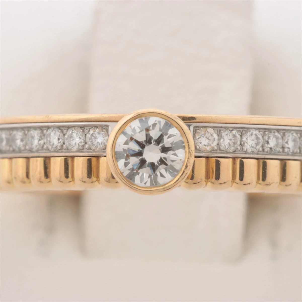 ブシュロン キャトル ラディアント ソリテール ダイヤ リング