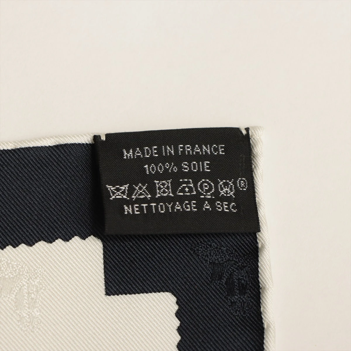 エルメス　カレ90　Tout en carre　すべてはカレの中に エルメス カレ90 TOUT EN CARRE 全てはカレの中に スカーフ