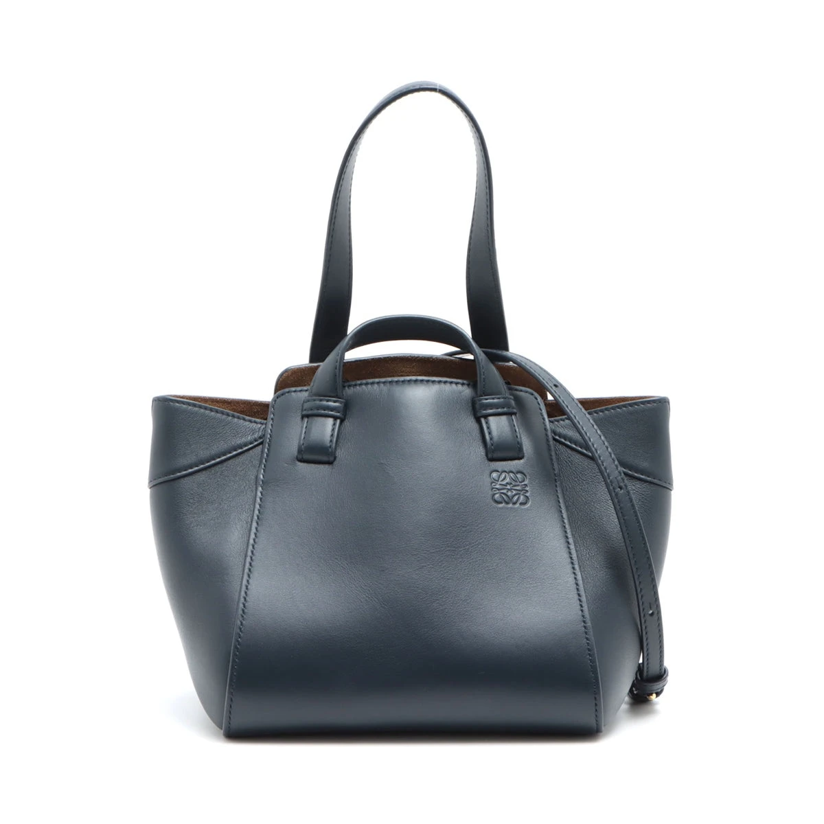 【LOEWE】ハンモック ロゴディテール トートバッグ 👜 @loewe の #ハンモックバッグ 大人な白にラフなロゴがサラッ