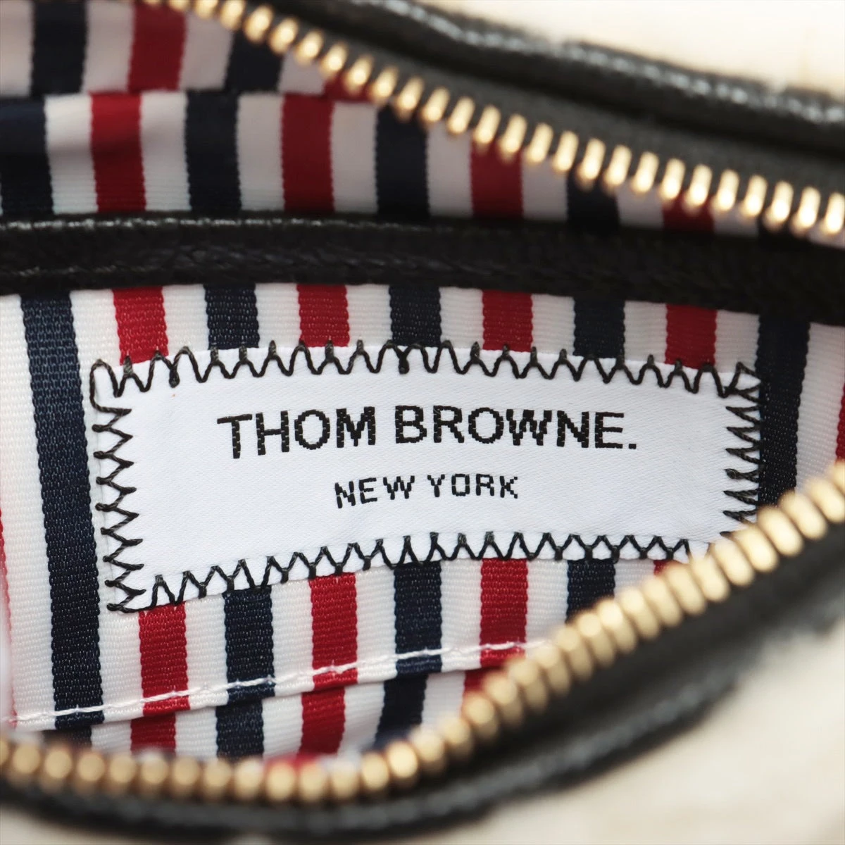 トムブラウン ヘクター ウール ショルダーバッグ ホワイト A2260581