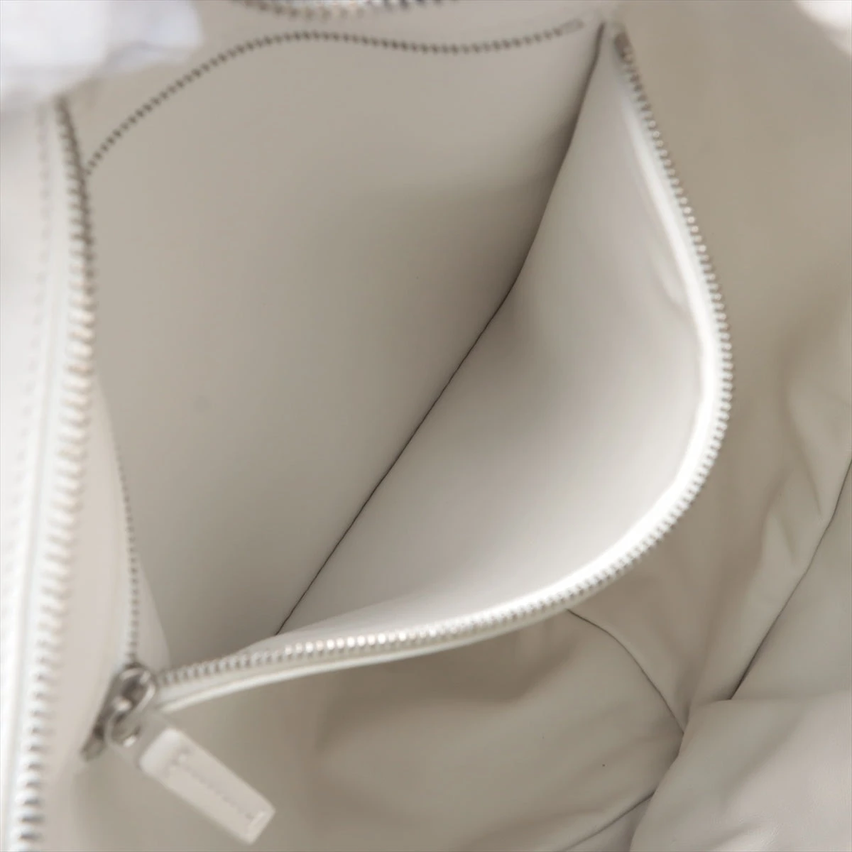 ボッテガヴェネタ ツイスト レザー ハンドバッグ ホワイト A2438930