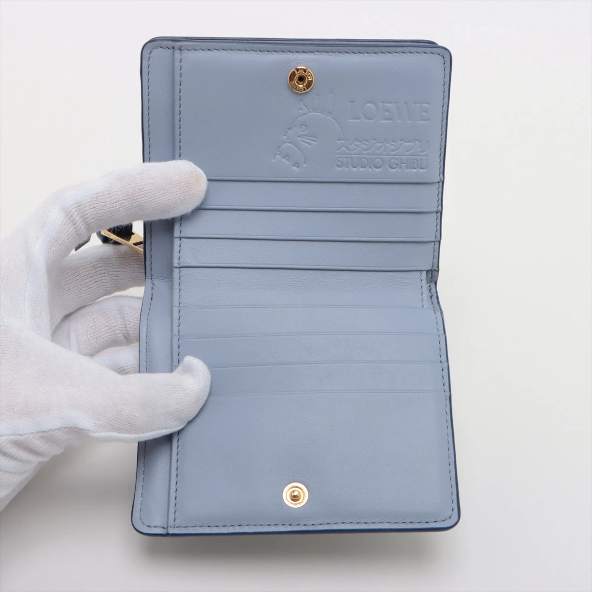 美品●ロエベ　バーティカル　ウォレット　アナグラム　ロゴ型押し　レザー　ネイビー アナグラム バーティカル ウォレット スモール（ペブルグレイン