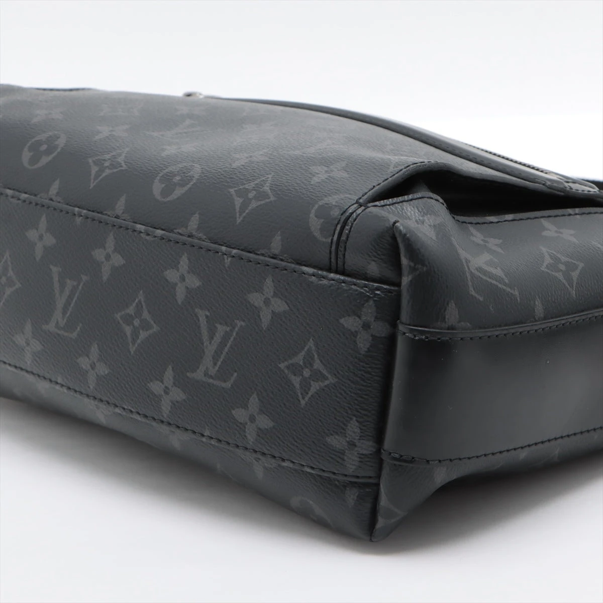 ヴィトン モノグラム エクリプス オディセメッセンジャーPM M44223