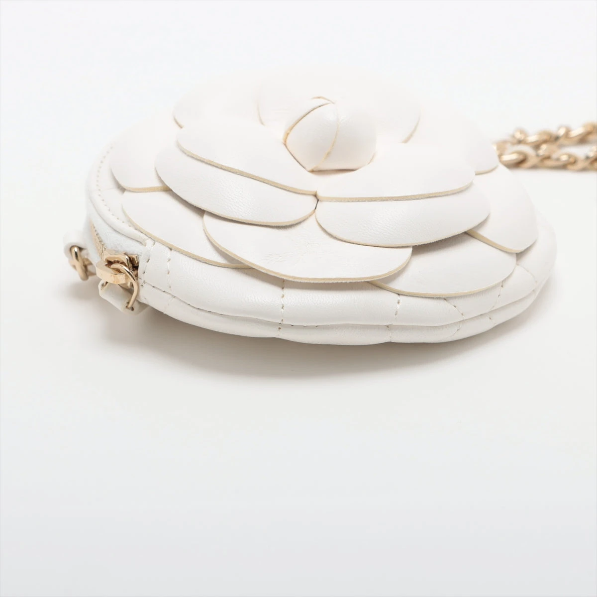 美品　激レア　シャネル　チェーンベルト　カメリア　ホワイト CHANEL シャネル チェーンベルト フェイクパール カメリア ココ