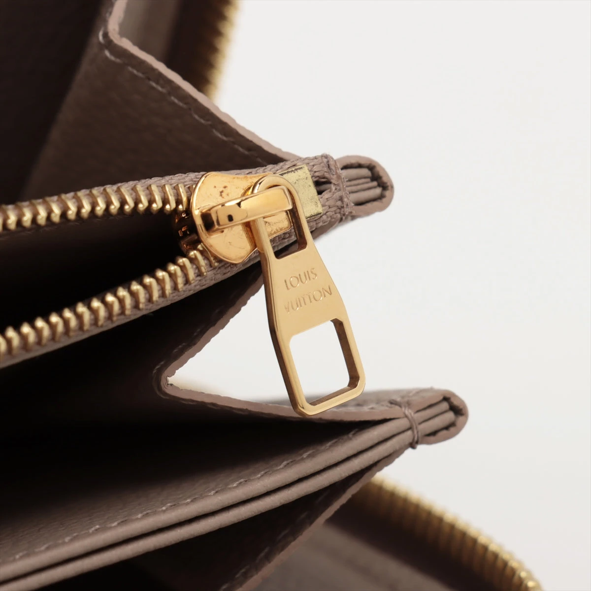 ヴィトン バイカラー モノグラム アンプラント ジッピーウォレット