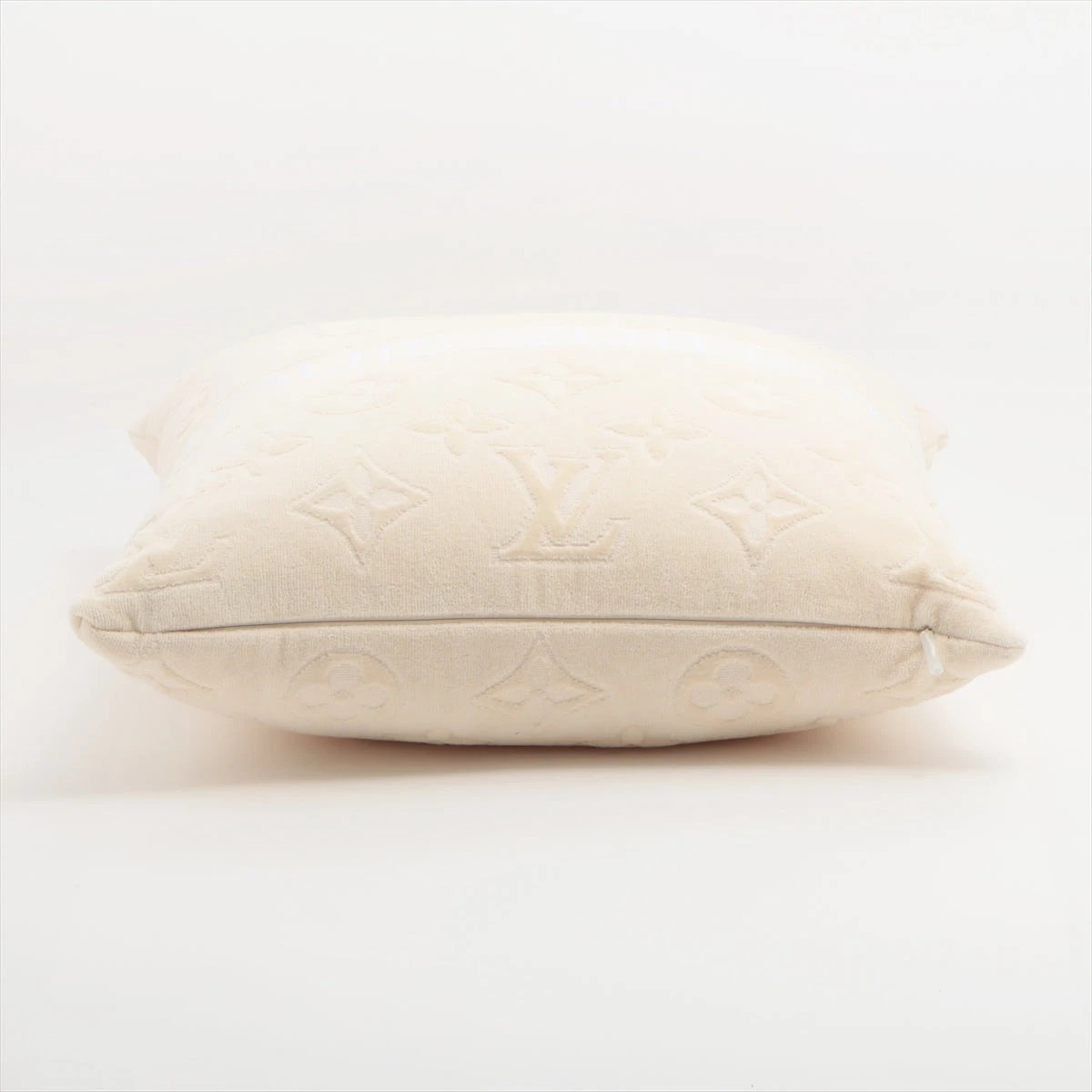 値下げ【新品】LOUIS VUITTON クッション　クッサン・LVバケーション LOUIS VUITTON ルイ・ヴィトン クッション レディース メンズ