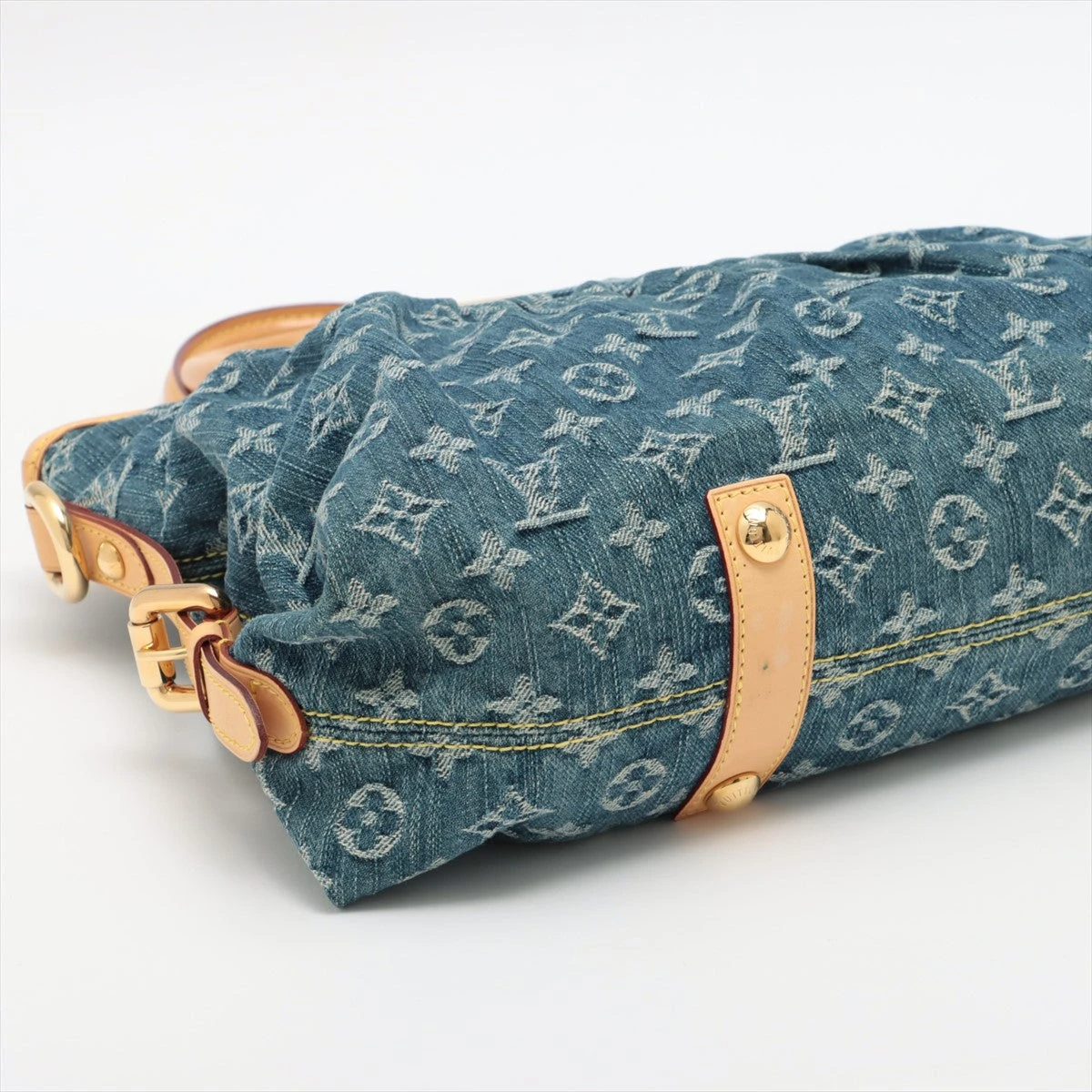 ルイヴィトンネオカヴィ　バッグ Louis Vuitton Kaki Calfskin Leather Neo Vivienne NM Crossbody Bag