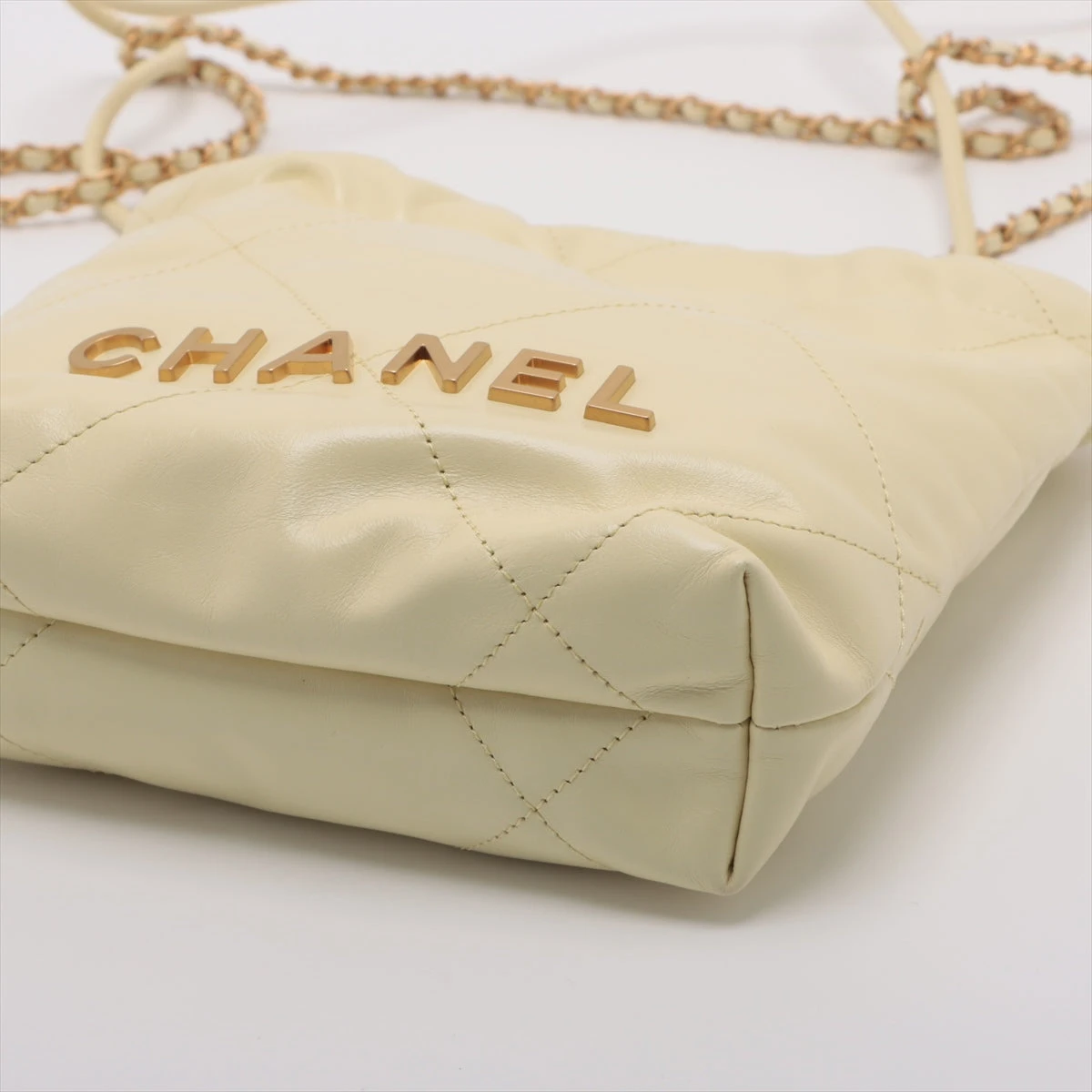 CHANEL 持ち手ゴールド　ショルダーバッグ CHANEL シャネル マトラッセ チェーンショルダーバッグ ハート