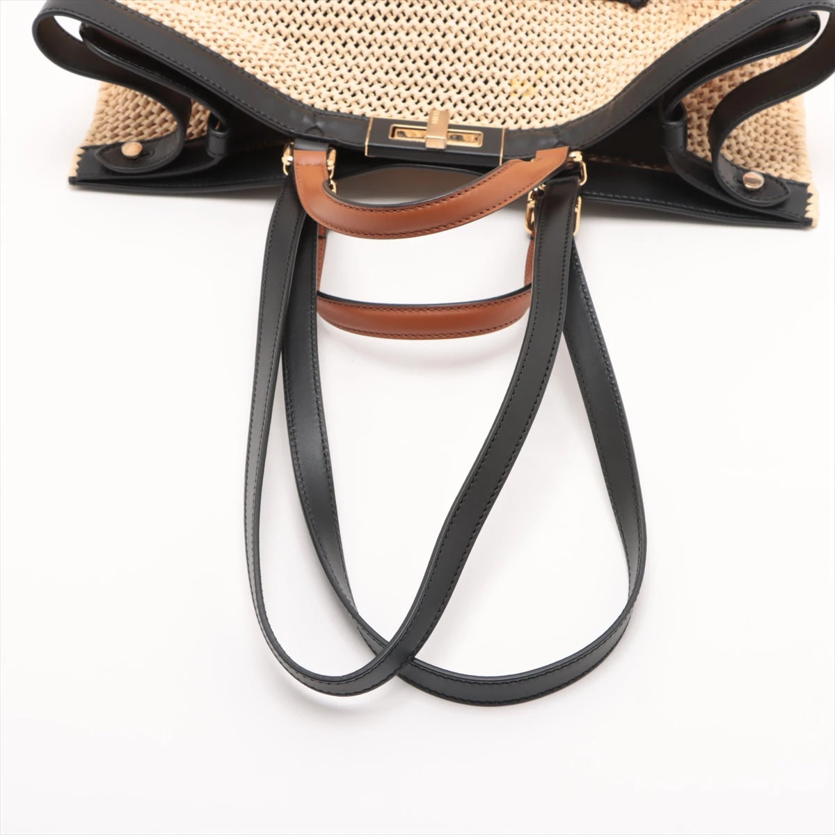 フェンディラフィアバック フェンディ、2025年サマーコレクションよりラフィアの新作を発売