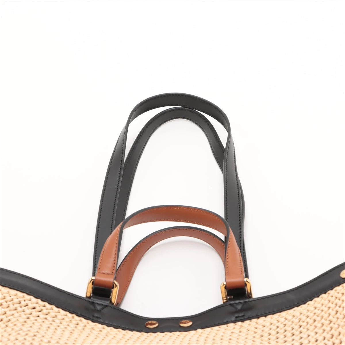 フェンディラフィアバック フェンディ、マダガスカルの職人が手がけるエシカルな「ロール