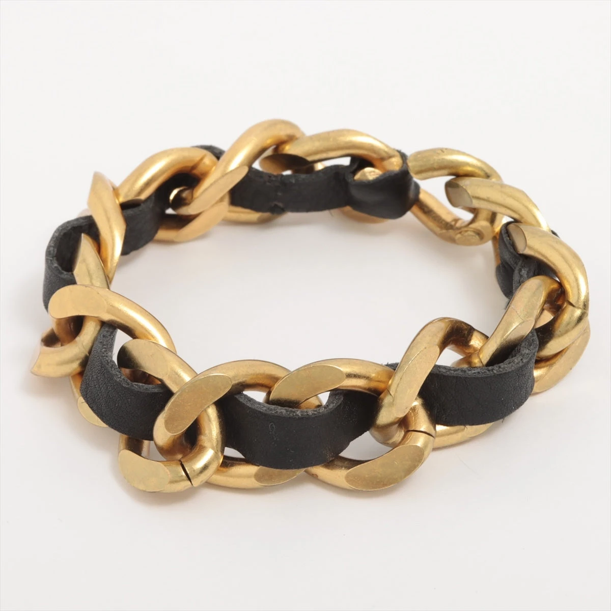 AS8061 シャネル　バングル　02A 金色•ロゴマーク 中古・古着通販】CHANEL (シャネル) ヴィンテージロゴバングル