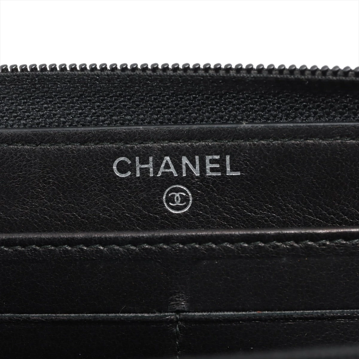 CHANEL ボーイシャネルのラウンドジップウォレット シャネル ボーイシャネル キャビアスキン ラウンドジップ
