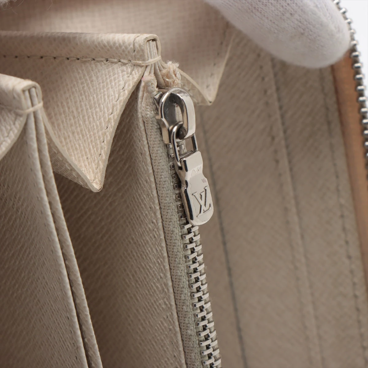 ヴィトン エピ ジッピーウォレット M6007J イヴォワール ラウンド  