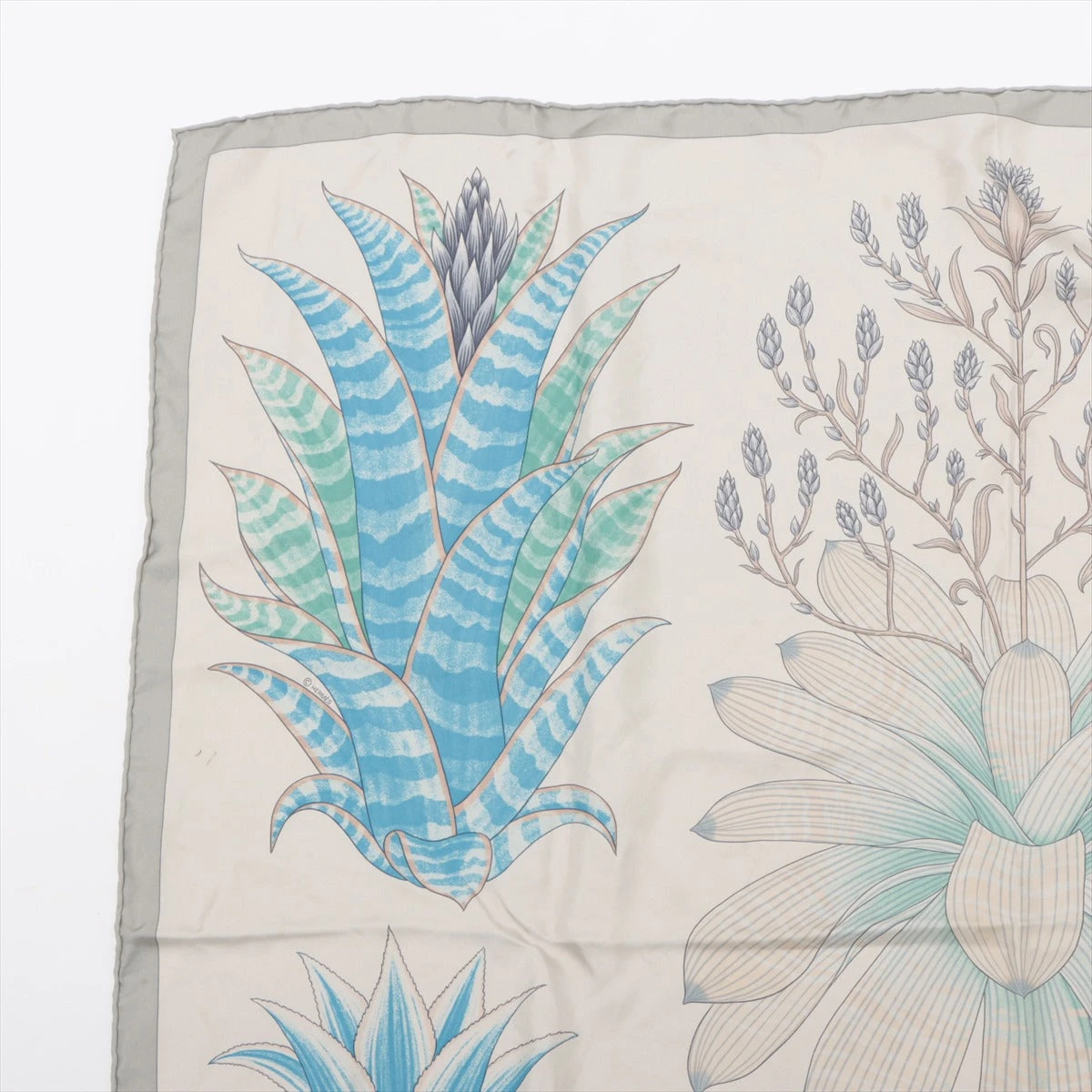 新品 HERMES エルメス スカーフ カレ90 プロメリアの目録 雑誌掲載