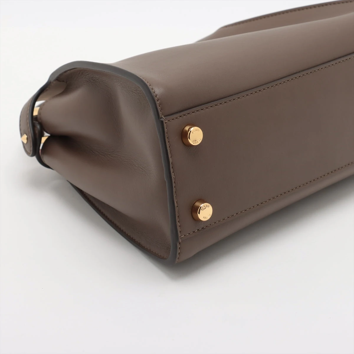 フェンディ ピーカブーエッセンシャリー セレリア レザー 2WAY フェンディ ピーカブーエッセンシャリー セレリア レザー 2WAY