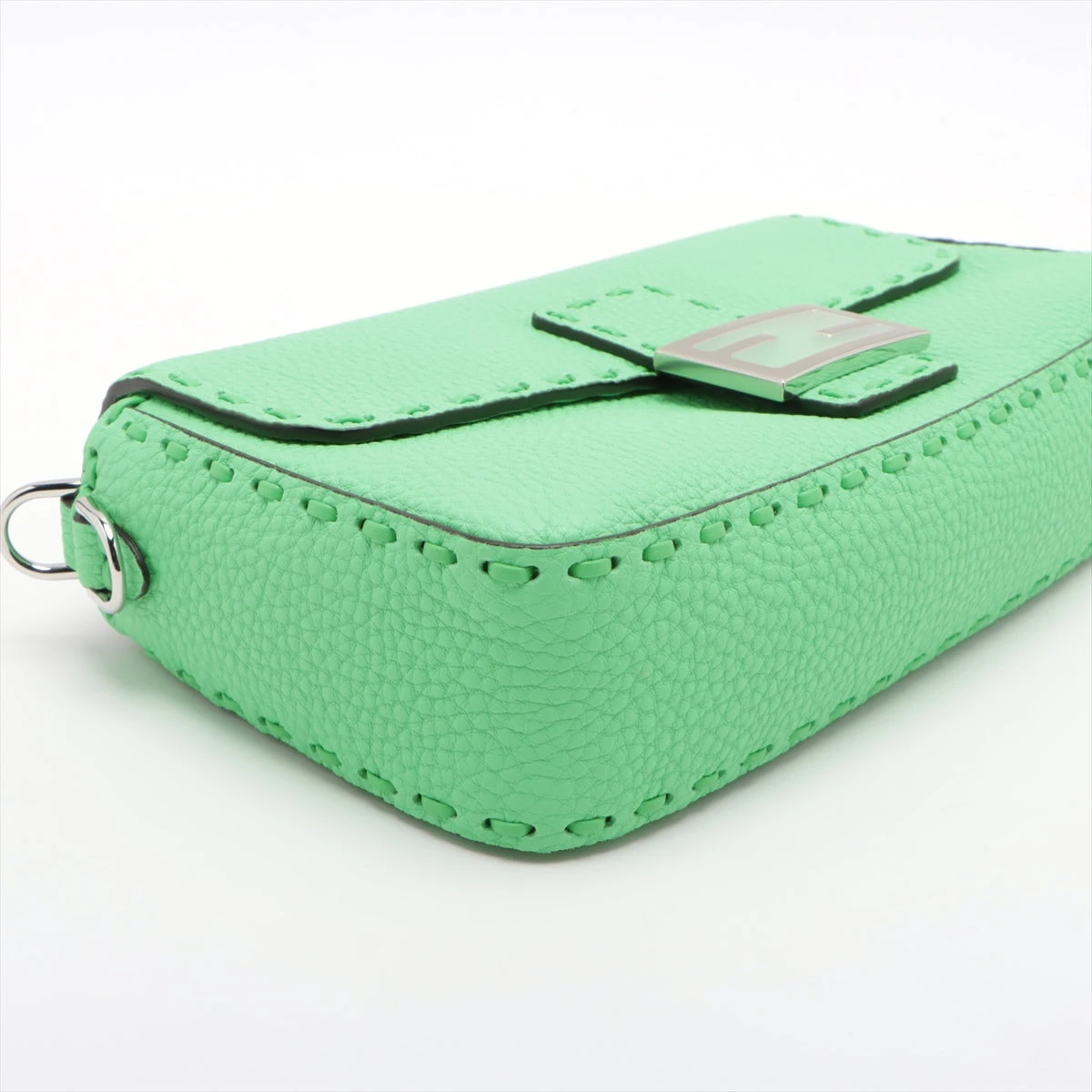 美品 希少色　フェンディ　マンマバケット　アクセサリーポーチ　ライム　グリーン 美品 希少色 フェンディ マンマバケット アクセサリーポーチ ライム