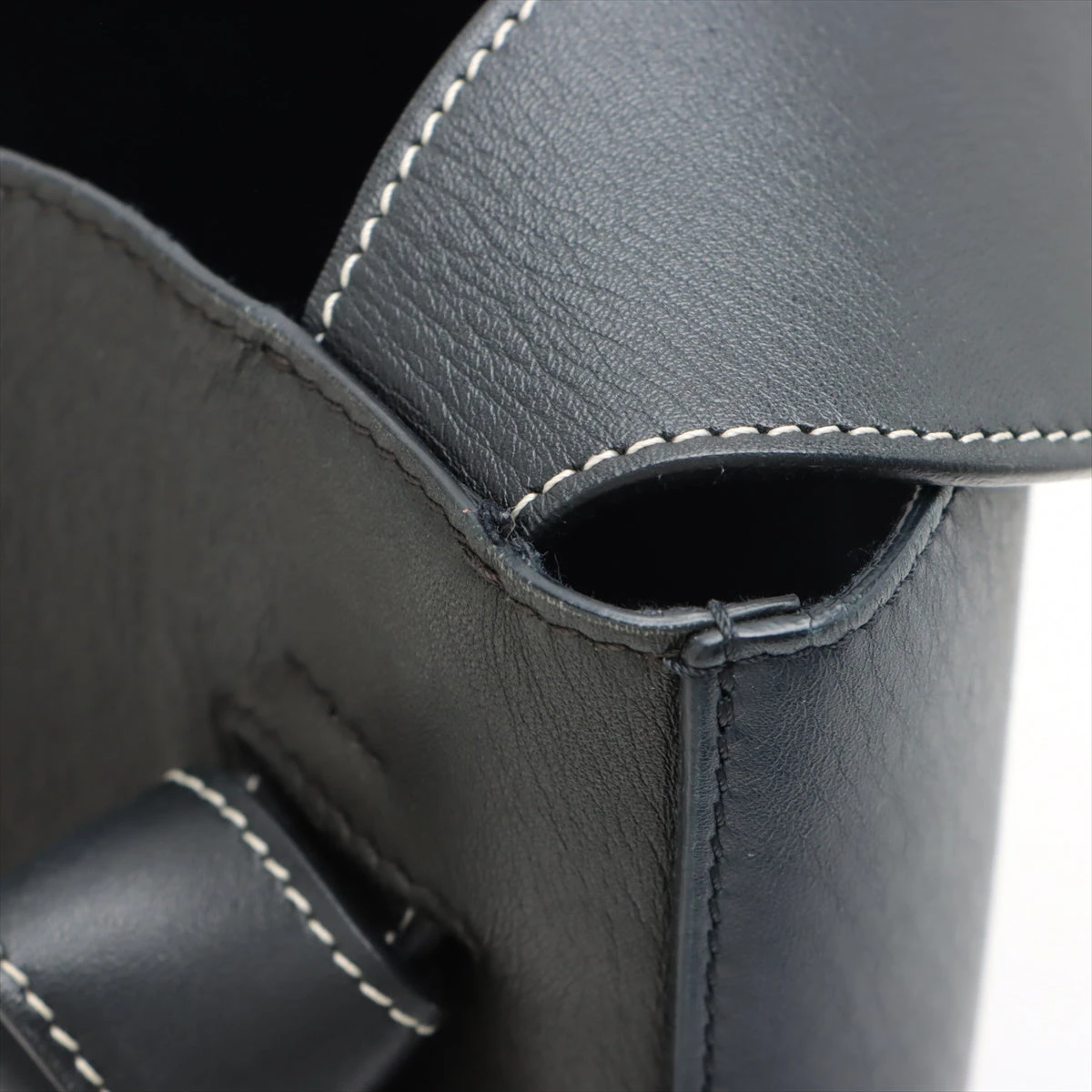 極美品✨セリーヌ ツイステッドカバ カーフスキン ショルダーバッグ 黒×濃紺 セリーヌ ツイステッドカバ レザー ショルダーバッグ ネイビー
