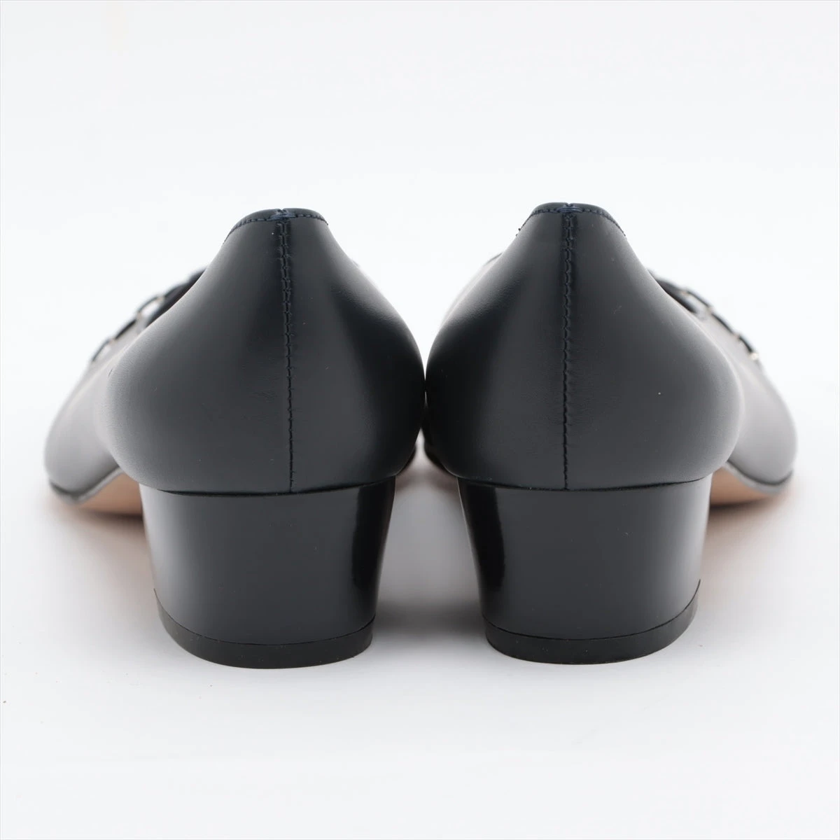 【未使用箱付】フェラガモ ヴァラ パンプス ネイビー 7 1/2 幅細身B フェラガモ レザー パンプス 7 1/2D レディース ネイビー ヴァラ