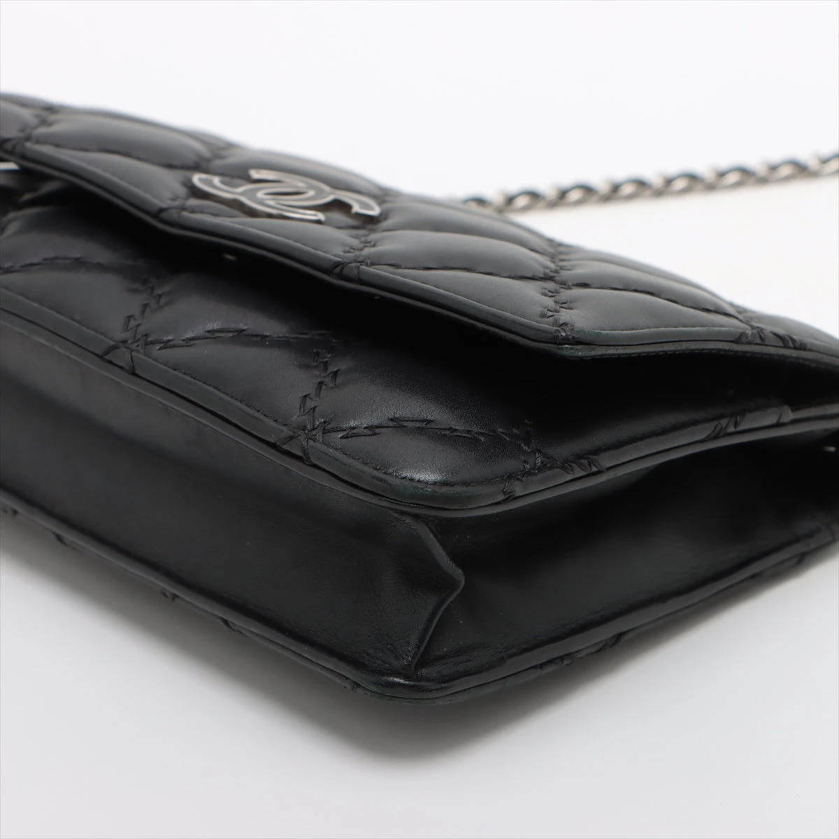 シャネル ウルトラステッチ ラムスキン チェーンウォレット ブラック
