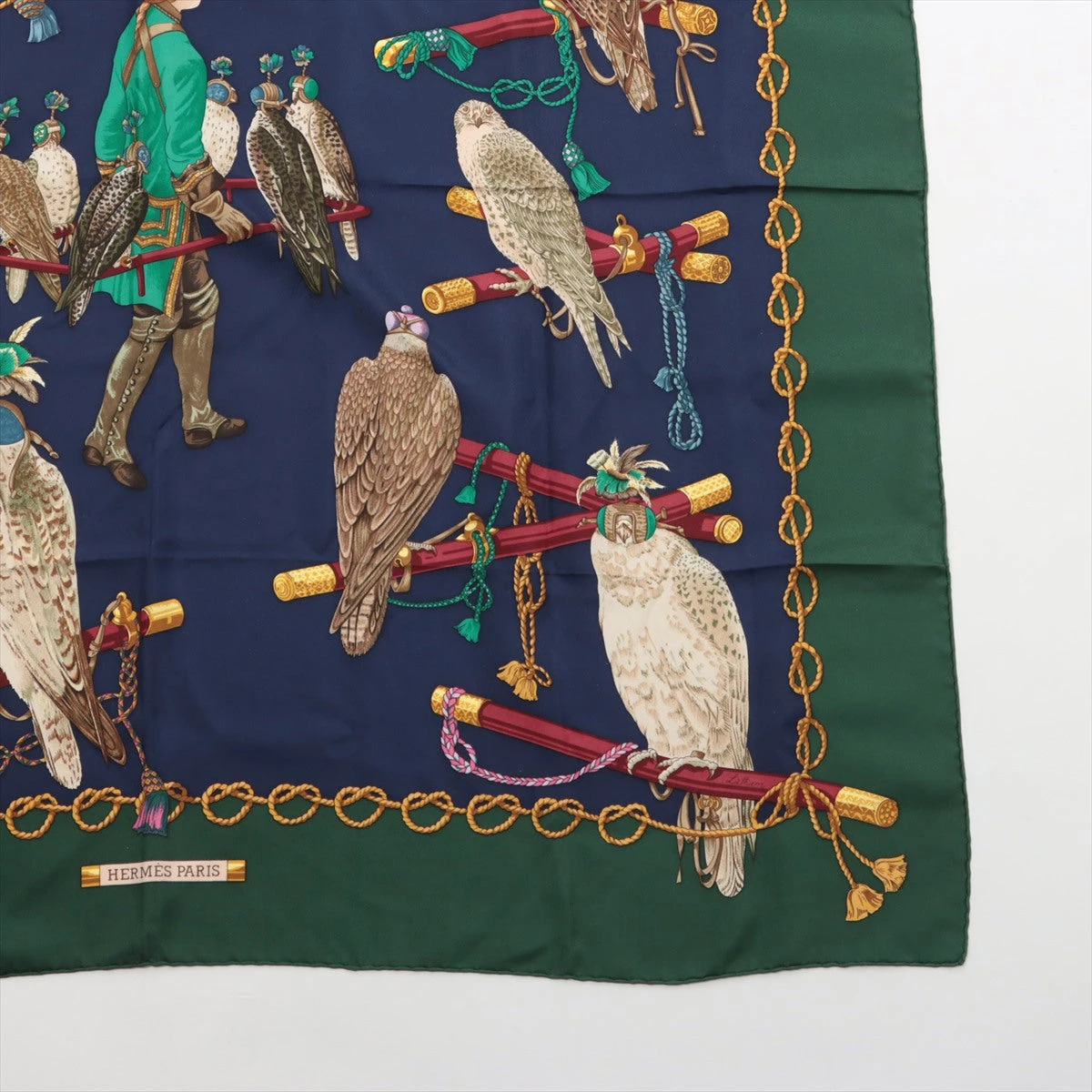 HERMES 花と鳥のデザイン スカーフ　カレ90 HERMES エルメス スカーフ カレ90 『LES OISEAUX DU ROY（王の鳥
