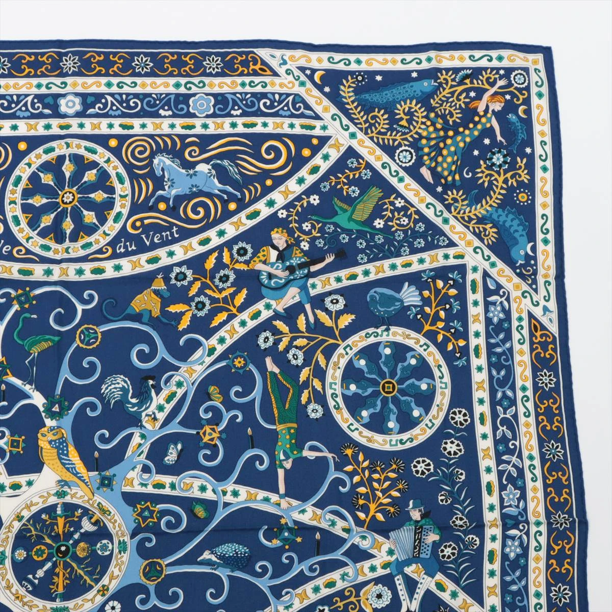美品 エルメス カレ55 Peuple du Vent 風の民 レッド シルク 美品 エルメス カレ55 Peuple du Vent 風の民 レッド シルク