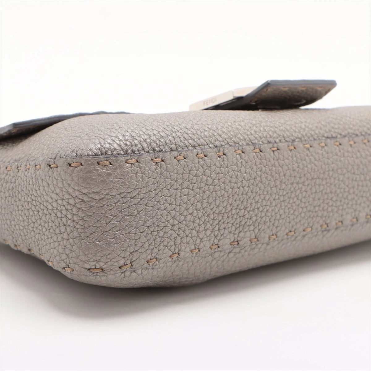 激レア　フェンディ　マンマバケット　ハンドバッグ　シルバー　ガンメタ フェンディ、タイムレスなイットバッグの新作「マンマ バゲット