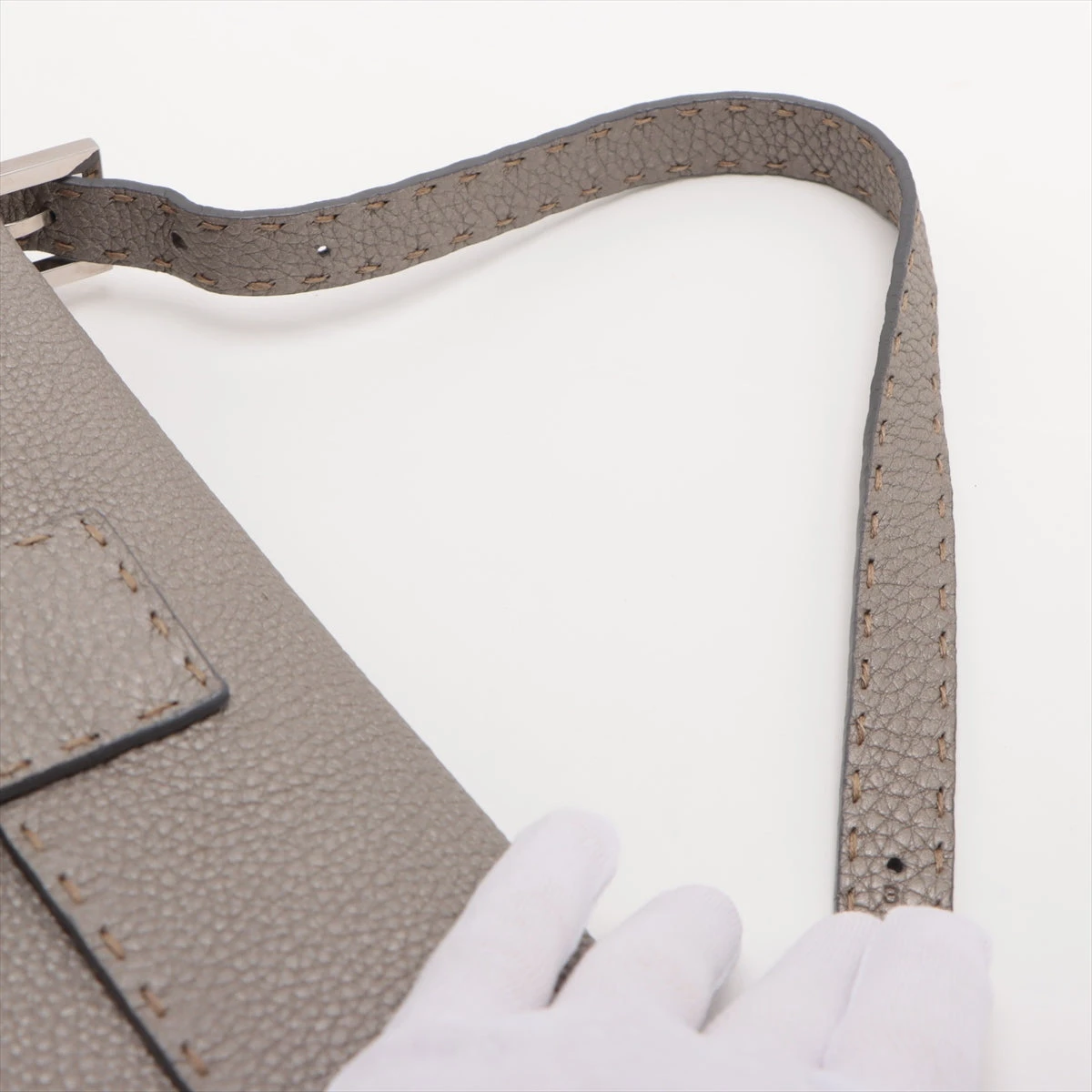 フェンディ セレリア マンマバケット レザー ショルダーバッグ