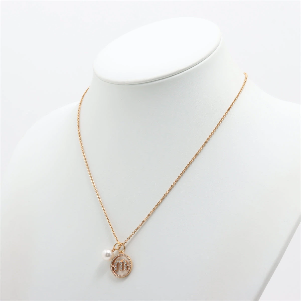 ミュウミュウ ロゴネックレス　パール付き　金色 ミュウミュウ ロゴネックレス パール付き 金色 ミュウミュウ ロゴ