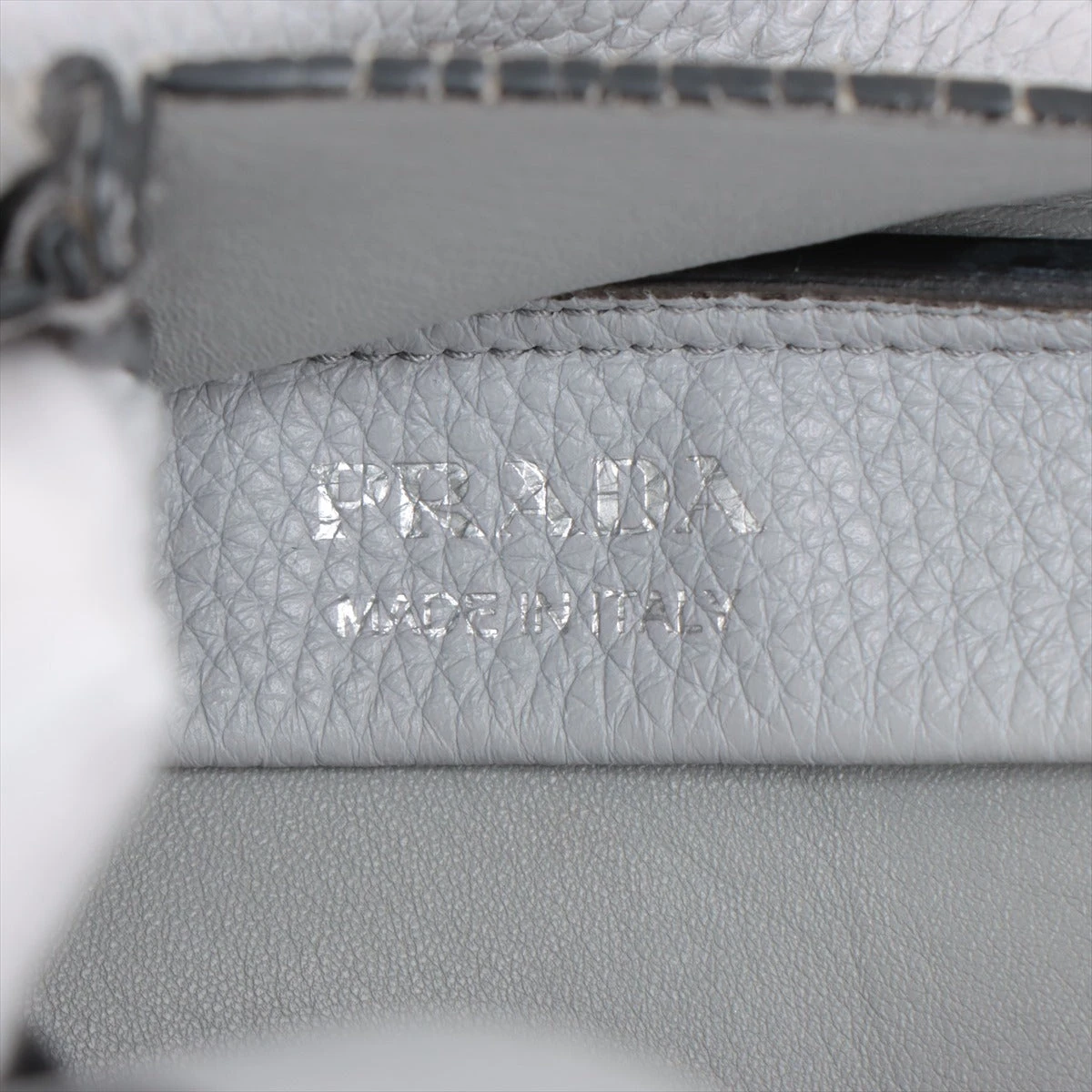 PRADA ヴィッテロダイノ トートバッグ、ハンドバッグ グレー プラダ ヴィッテロダイノ ソフト レザー ハンドバッグ グレー