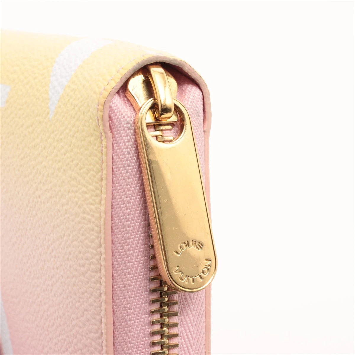 ヴィトン バイ ザ プール モノグラム キャンバス ジッピーウォレット  