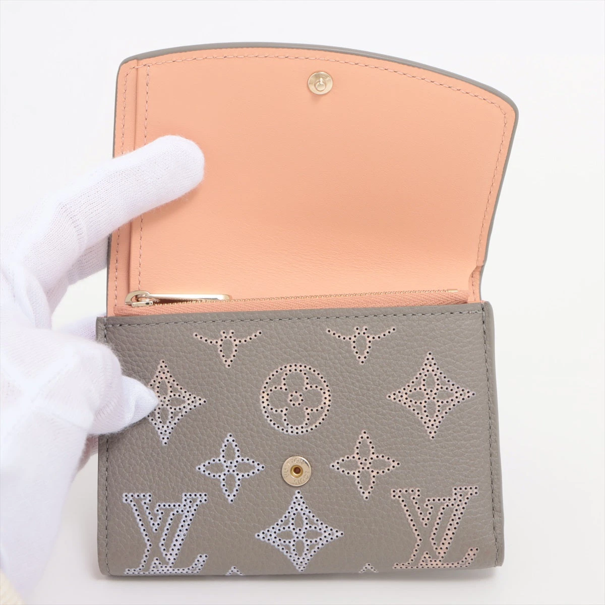 未使用！ ルイヴィトン ヴィクトリーヌ マヒナ グレー M82742 LOUIS VUITTON - 未使用！ ルイヴィトン ヴィクトリーヌ マヒナ