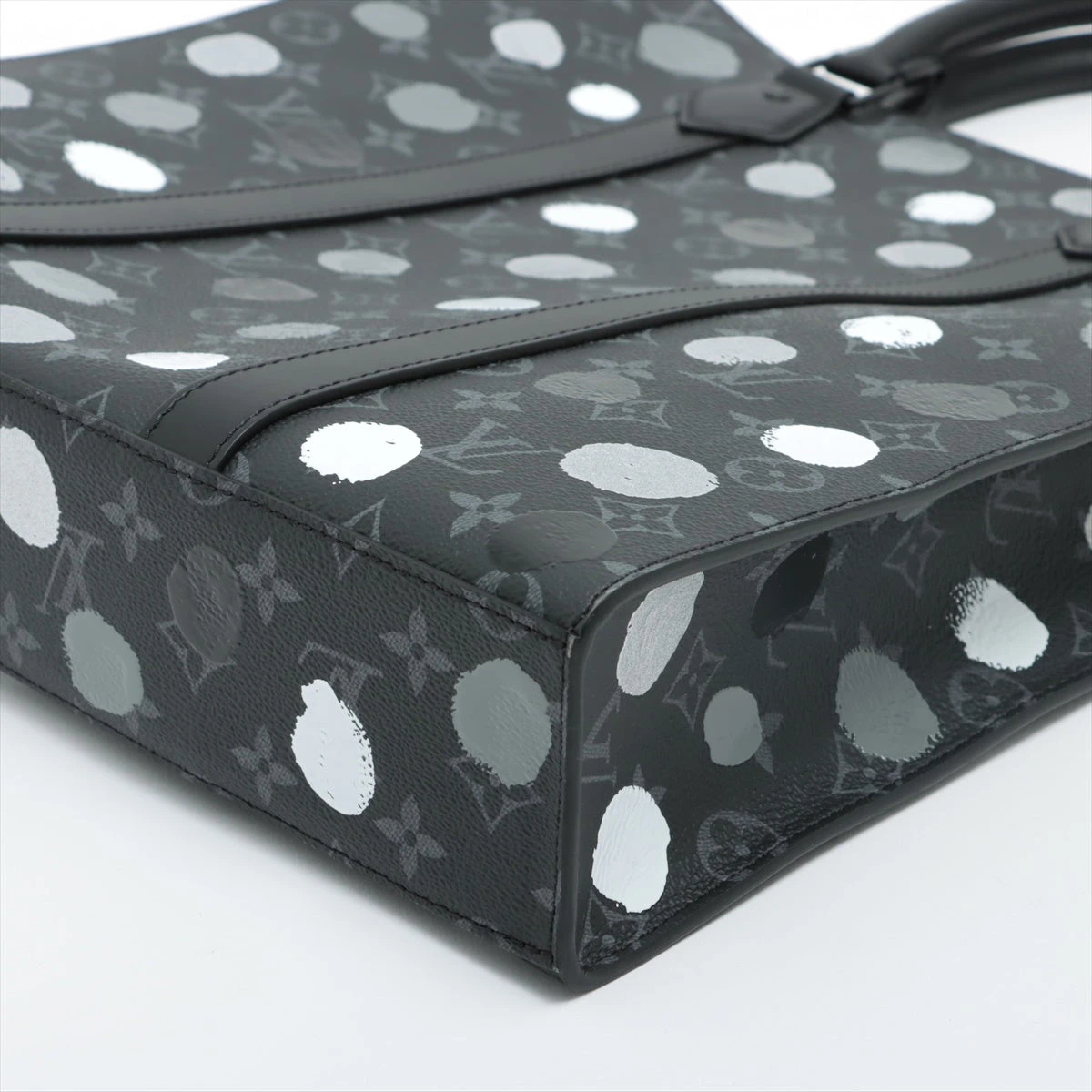 【未使用に近い】ルイヴィトン×草間彌生 モノグラムエクリプス ブラザ 長財布 黒 LOUIS VUITTON】ルイヴィトン『LV×YK モノグラム エクリプス キーポル