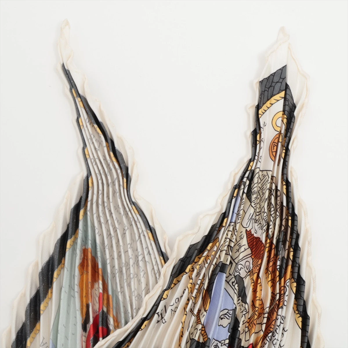 エルメス プリーツカレ スカーフ シルク ホワイト A2573602