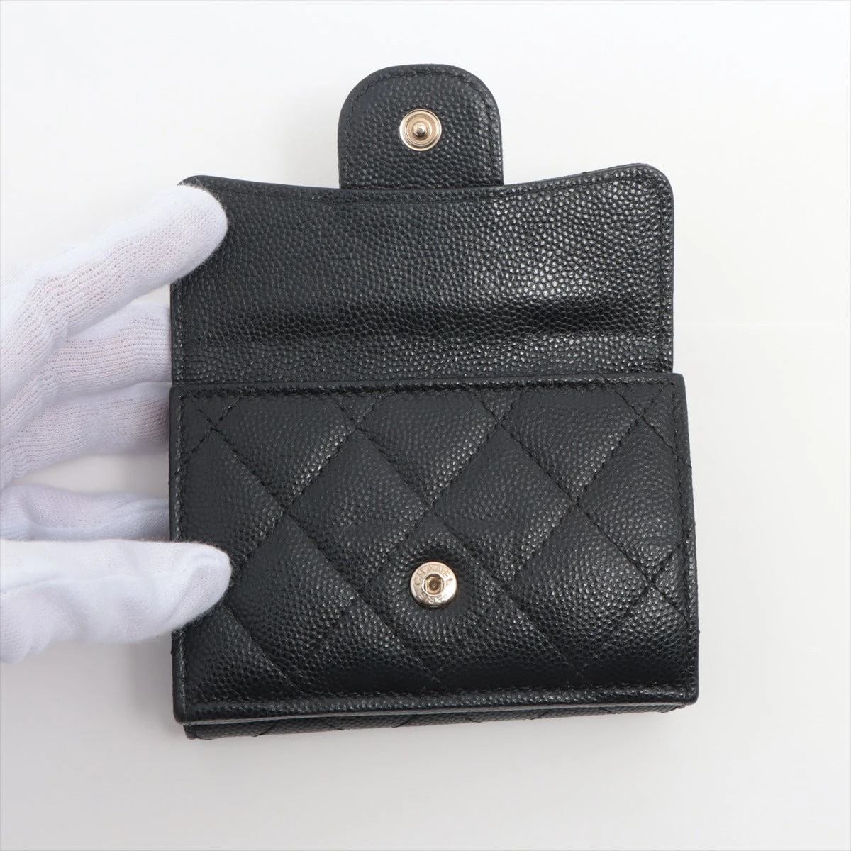 シャネル マトラッセ キャビアスキン コンパクトウォレット ブラック