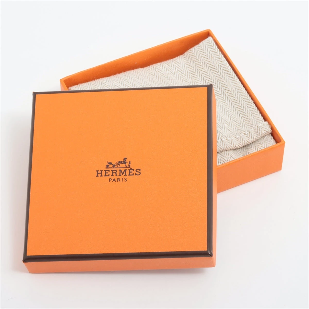 超美品 エルメス ピアス Hエキップ バッファローホーン マスタードイエロー ピアス 《Hエキップ》 | Hermès - エルメス-公式サイト