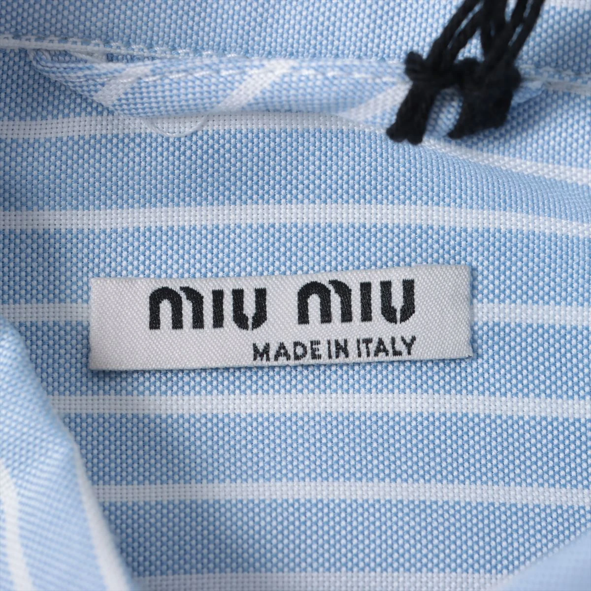 ミュウミュウ　クロップドシャツ 青と白のストライプ 40サイズ MIU MIU (ミュウミュウ) ロゴ刺繍 ストライプ 長袖 クロップド