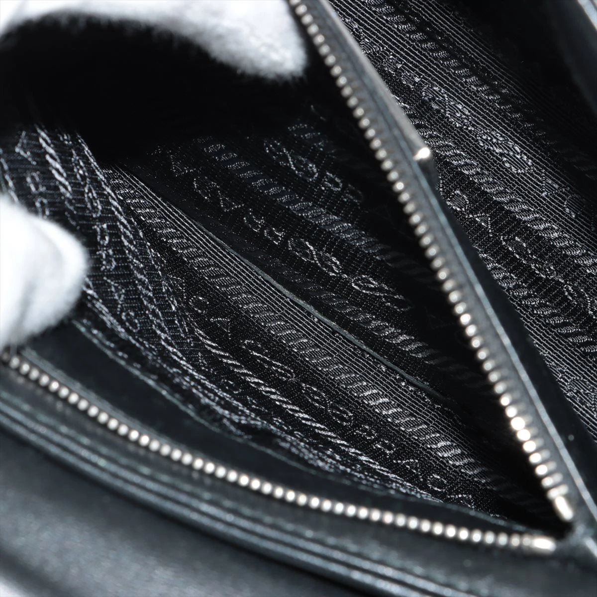 残り一点！EXPRESS便可◎ PRADA ショルダーバッグ 1BD295 プラダ ナッパ レザー ショルダーバッグ ブラック 1BD295
