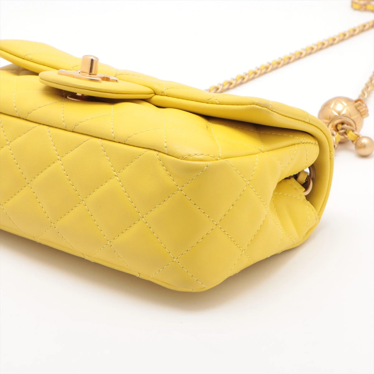 CHANEL ミニマトラッセ18 ショルダーバッグ　イエロー　ラムスキン シャネル CHANEL ミニマトラッセ18 イエロー ゴールド金具