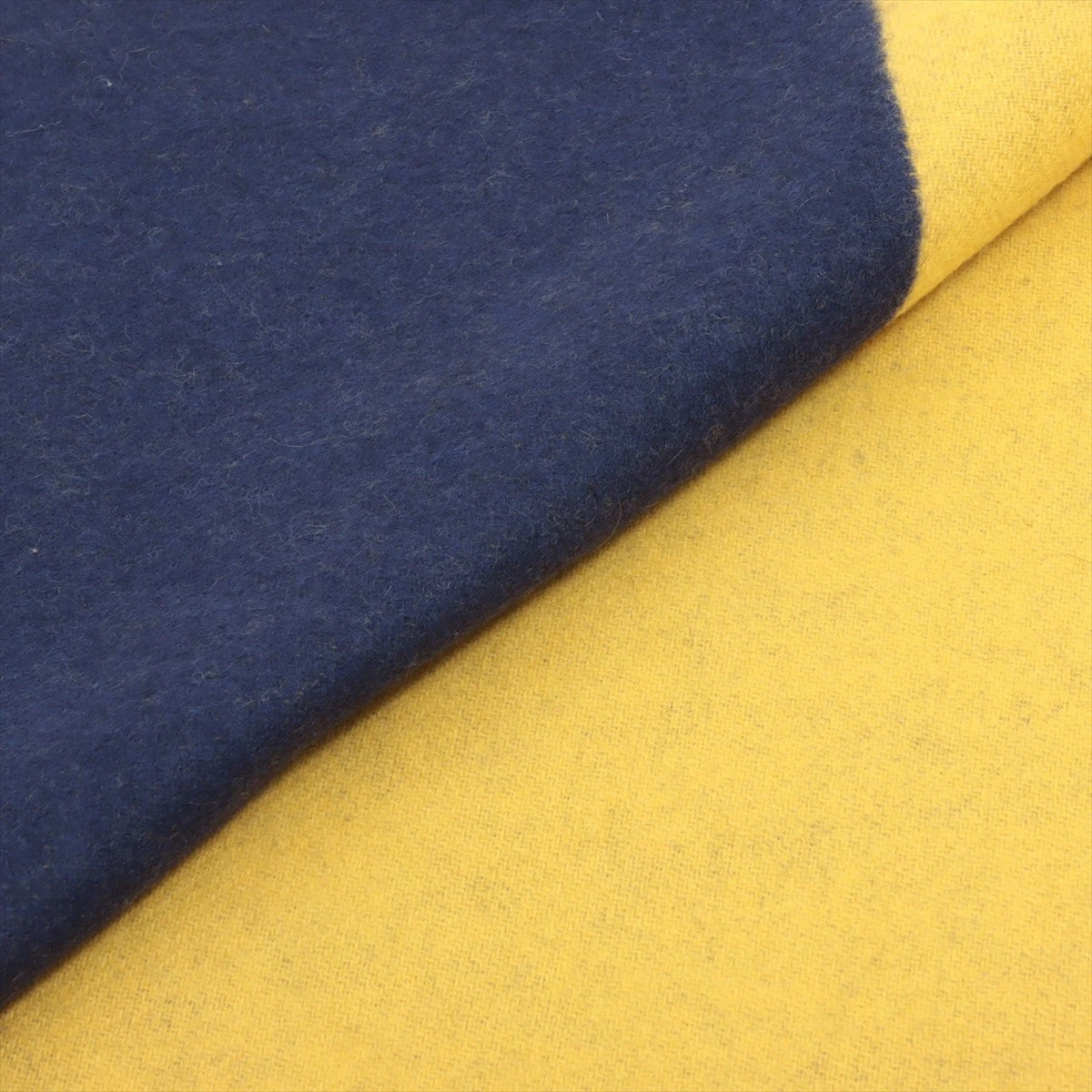 １　エルメス　マフラー　新品タグ付き　ネイビー×イエロー エルメス マフラー カシミヤ イエロー×ネイビー AP059711｜中古