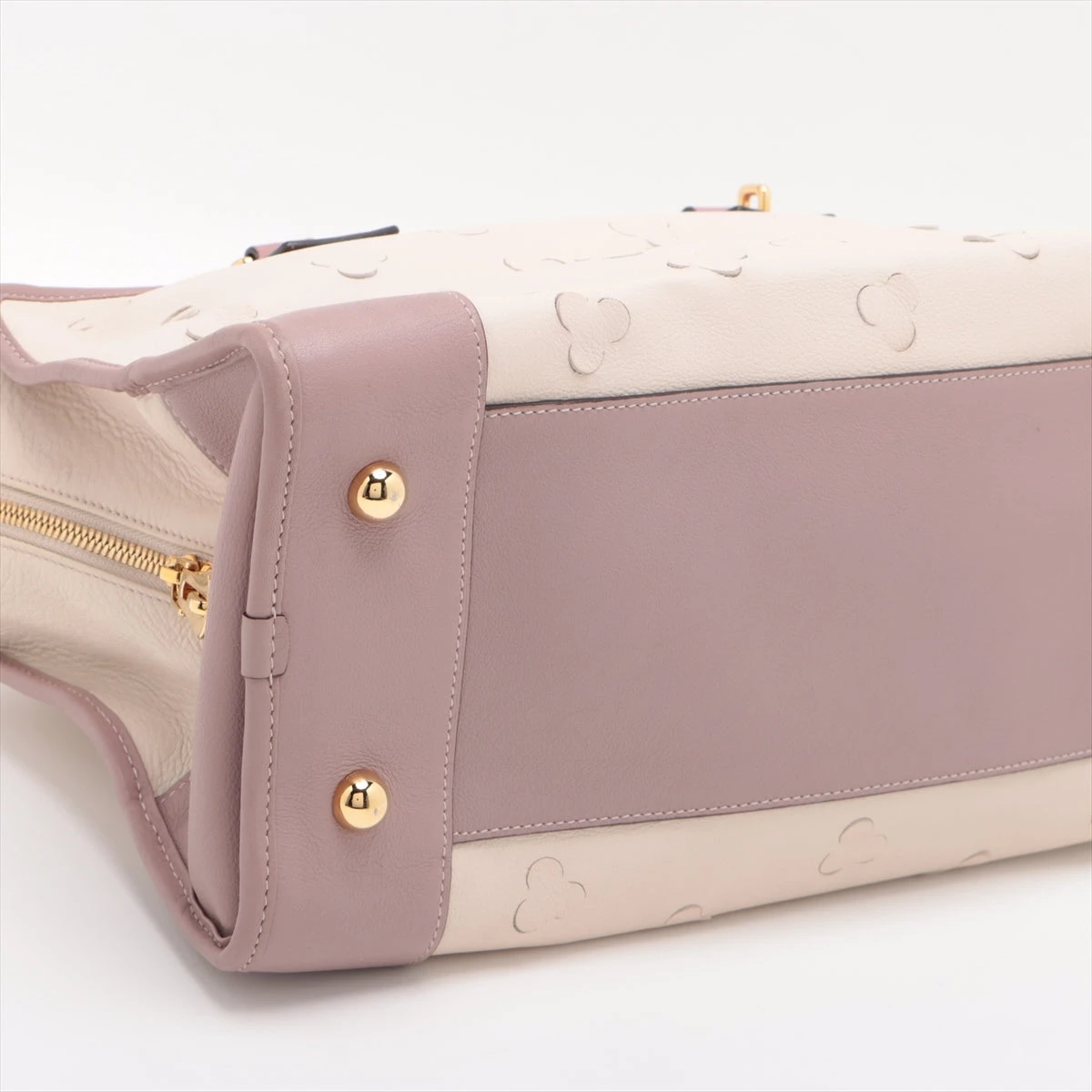 お値下げ⭐伊勢丹購入品⭐美品⭐LOEWE アマソナ36 パウダーベージュ ロエベ アマソナ36 パンチングレザー ハンドバッグ ベージュ×ピンク