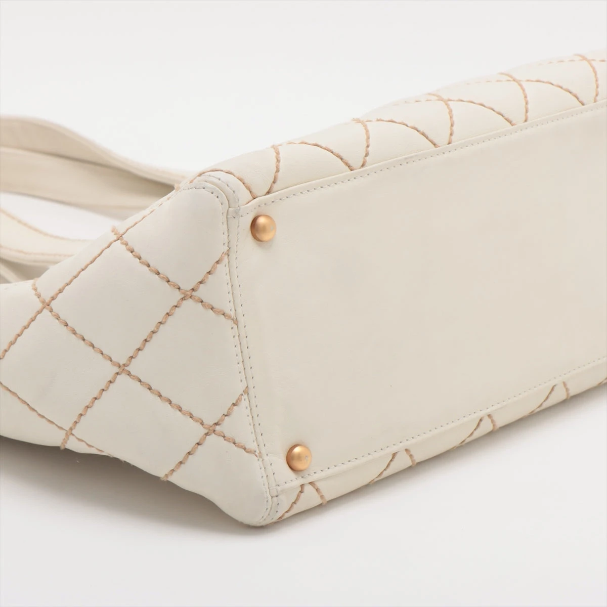 シャネル ワイルドステッチ レザー トートバッグ ホワイト ゴールド金具 シャネル ワイルドステッチ レザー トートバッグ ホワイト