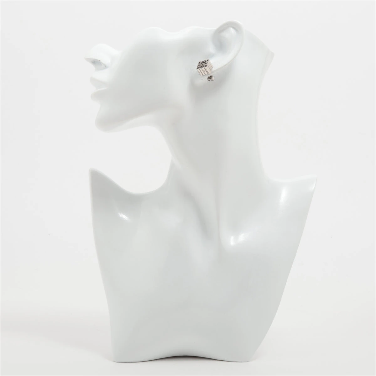 ロエベ アナグラムピアス 国内発】LOEWE ロエベ アナグラム スタッド ピアス (LOEWE