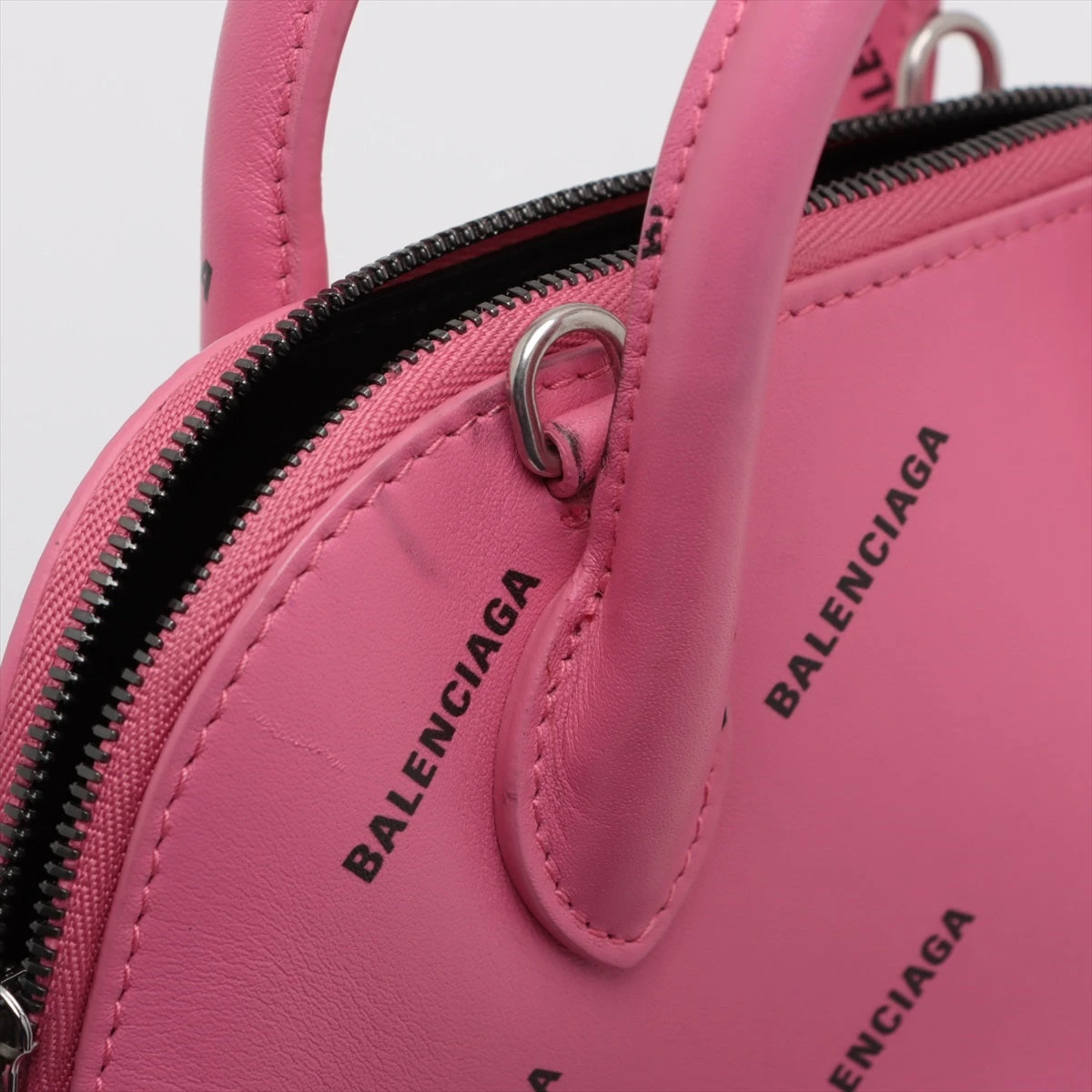 上品 バレンシアガ ハンドバッグ VILLE XXS ロゴ レザー ピンク Balenciaga Pink XXS Ville Bag | Jadore Couture
