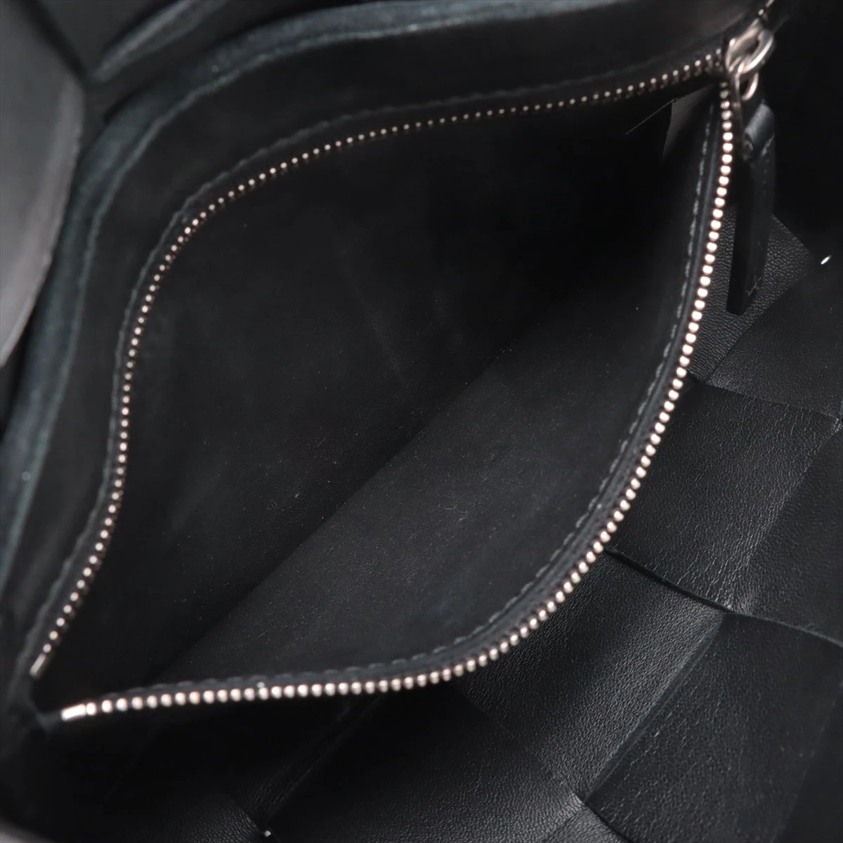 ほぼ未使用 ボッテガヴェネタ イントレチャート レザー ショルダーバッグ 黒. BOTTEGA VENETA ボッテガヴェネタ ショルダーバッグ イントレ