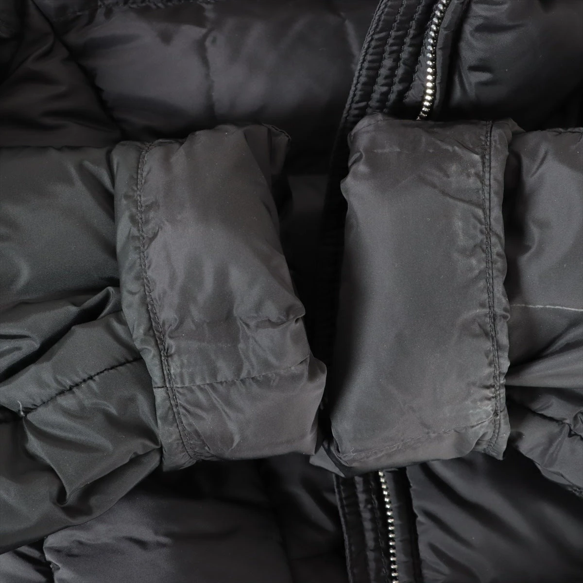 ✨プラダ トライアングルショートダウンジャケットブラック レディース PRADA ダウンジャケット 超美品