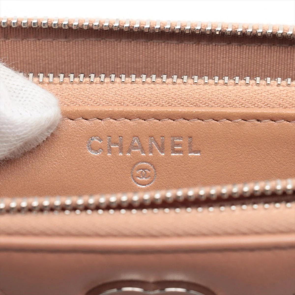 CHANEL  ラムスキン Vステッチ コンパクトウォレット CHANEL シャネル Vステッチ シェブロン スモールジップ