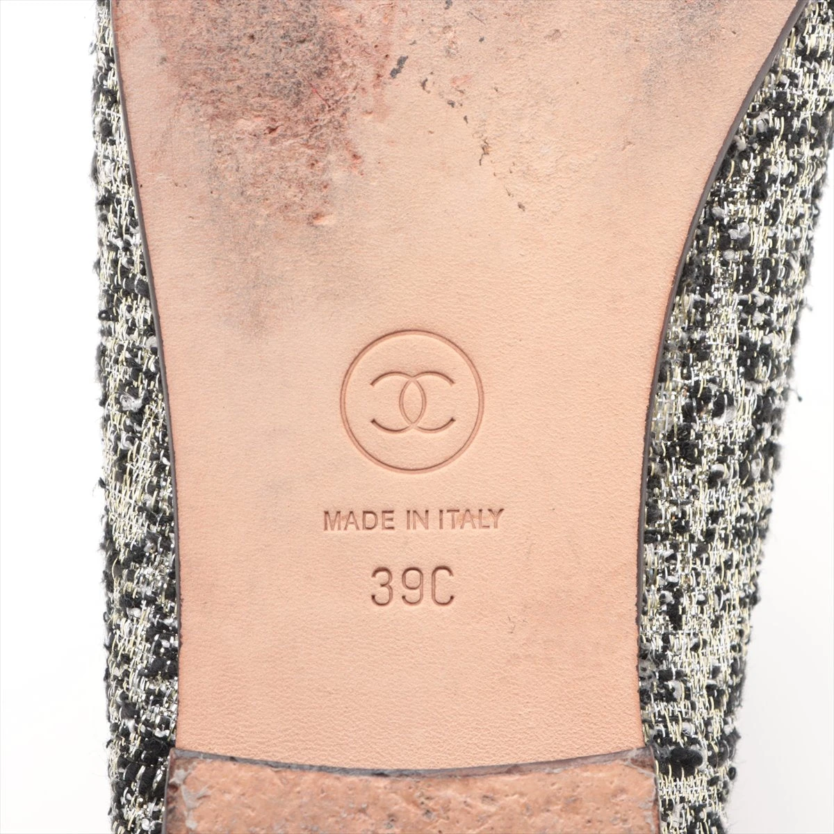 シャネルロゴ入りパンプス大きいサイズ39 Chanel White Cracked Leather Cap Toe Pumps Size 8.5/39