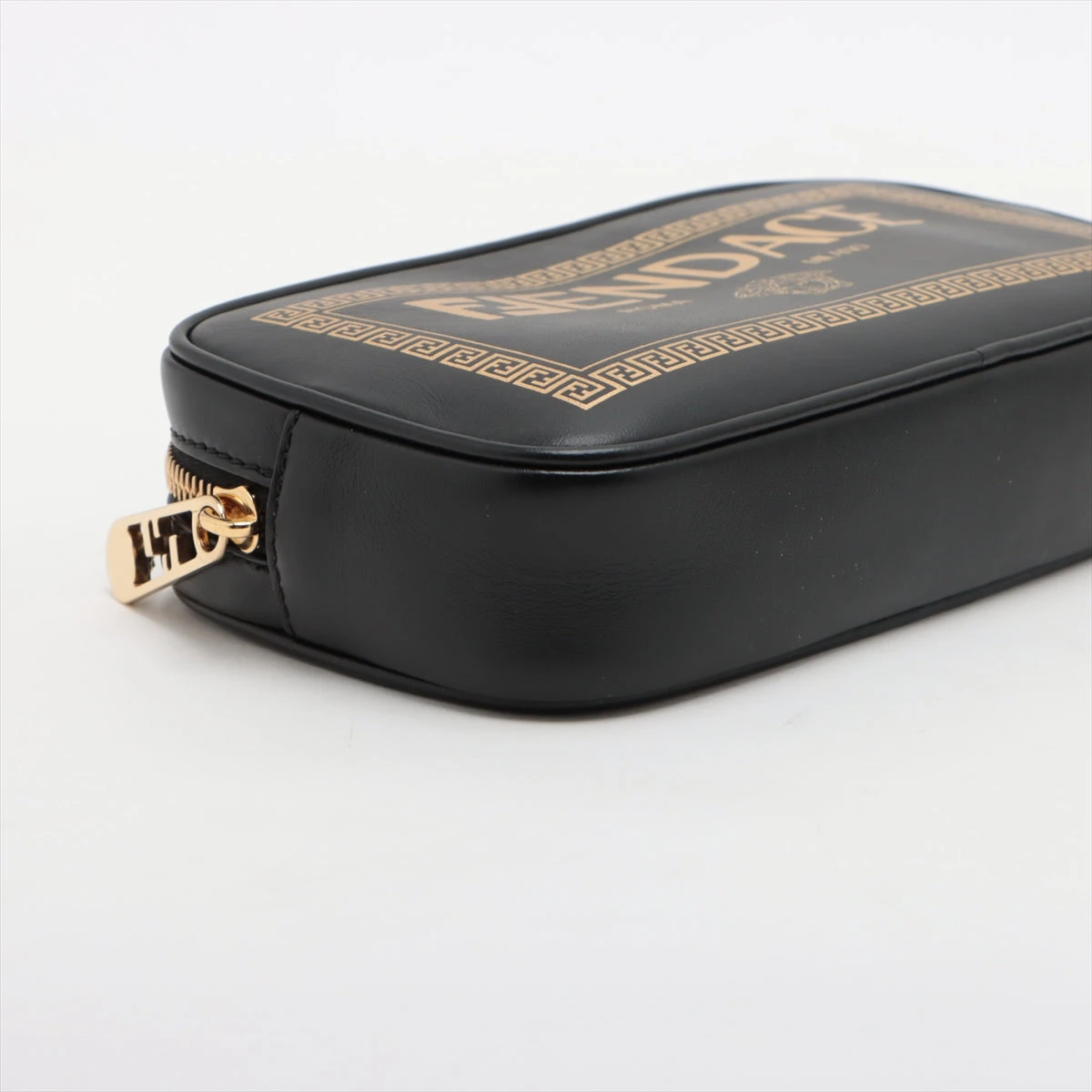 FENDI Versace フェンダーチェ ショルダーバッグ　限定　カメラバッグ フェンディ×ヴェルサーチェ フェンダーチェ カメラバッグ レザー