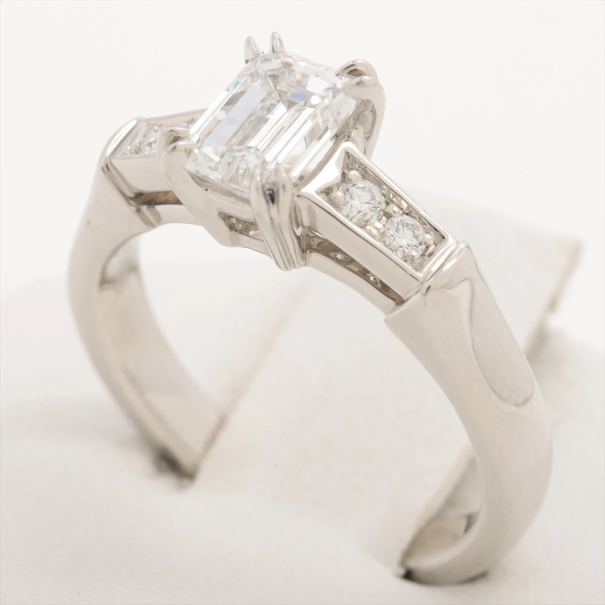 エメラルドカットダイヤモンドリング pt.950 SURGE ティファニー エメラルドカット ダイヤモンド0.87ct